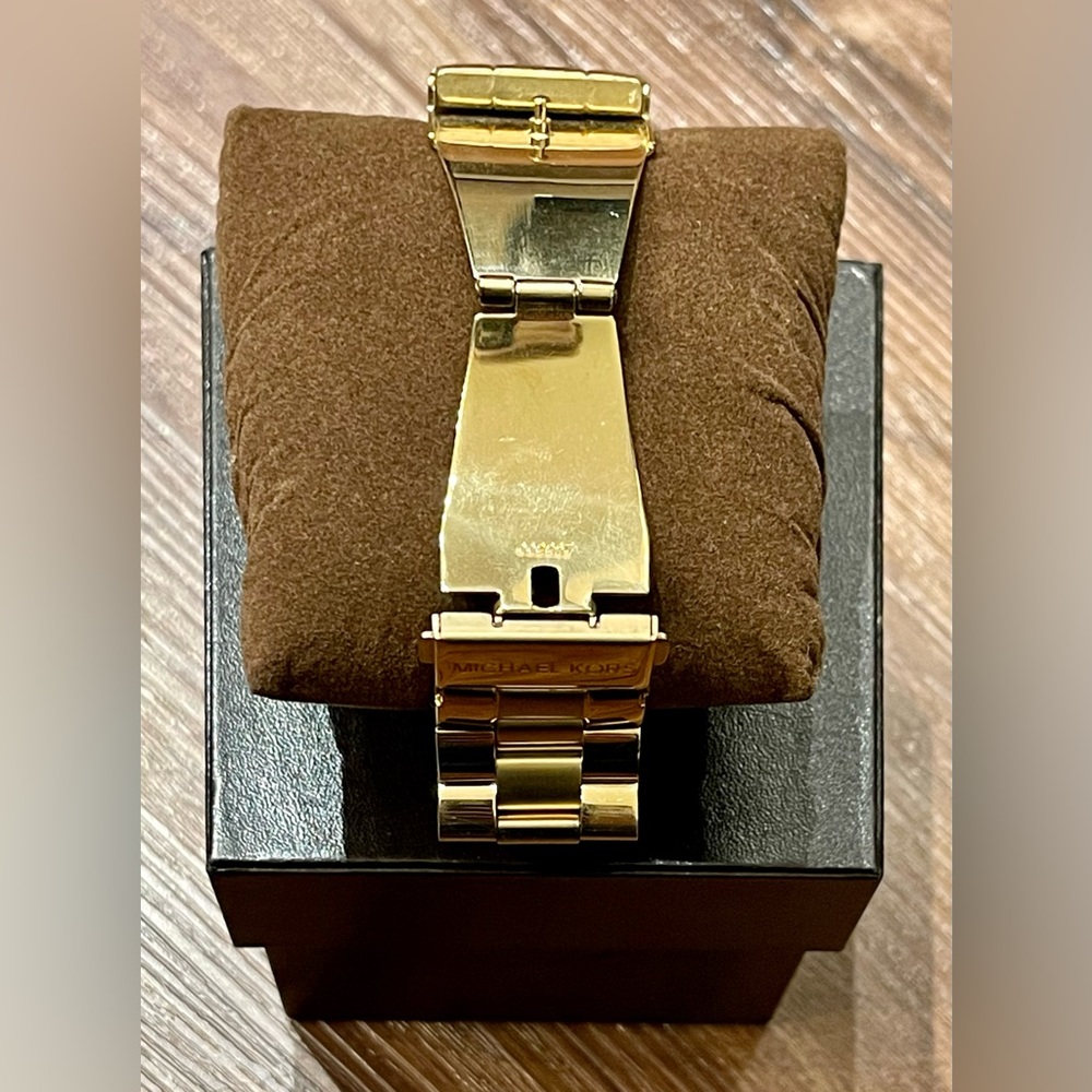 Authentic Michael Kors MK5575 Gold Stainless Steel Quartz Chronograph Wristwatch - Picture 7 of 8
